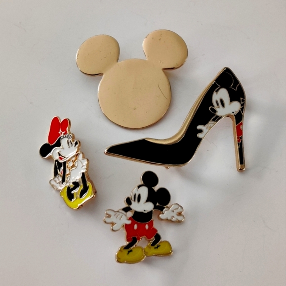 Disney Mickey & Minnie Pins Lot
